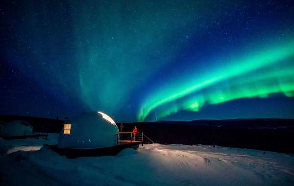 Defining the best time to see the northern lights in Iceland.
